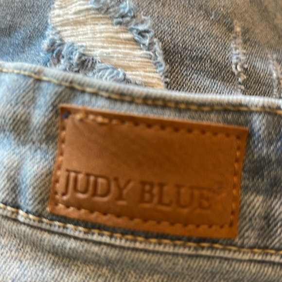 Judy Blue - distressed blue jeans shorts with eyelet at hem - size 31 - Picture 4 of 7